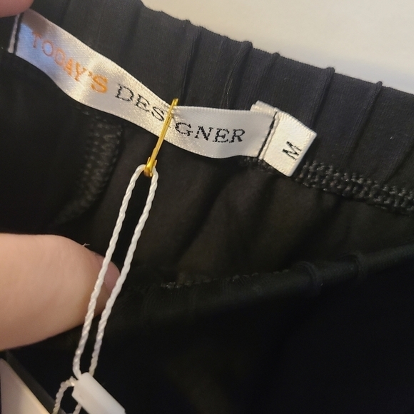 TODAY'S DESIGNER Black Leggings With Floral & Rhinestone Design Size Medium NWT - Picture 4 of 6